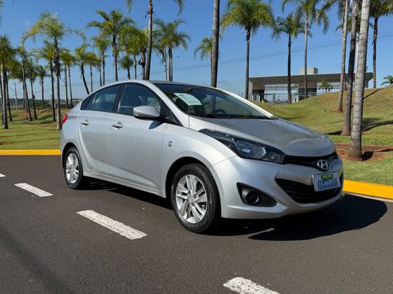HYUNDAI HB20S 1.0 COMFORT PLUS 12V FLEX 4P MANUAL